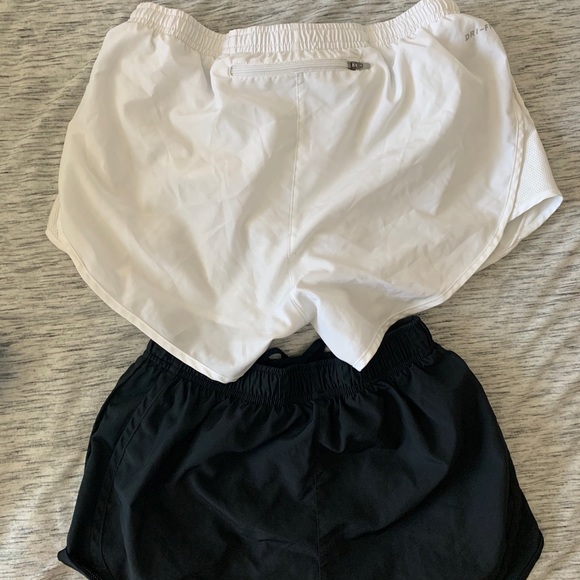 Nike Women’s Tempo Running Shorts - Picture 7 of 10